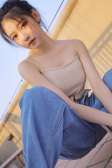 王亚平出舱瞬间:向大家挥手